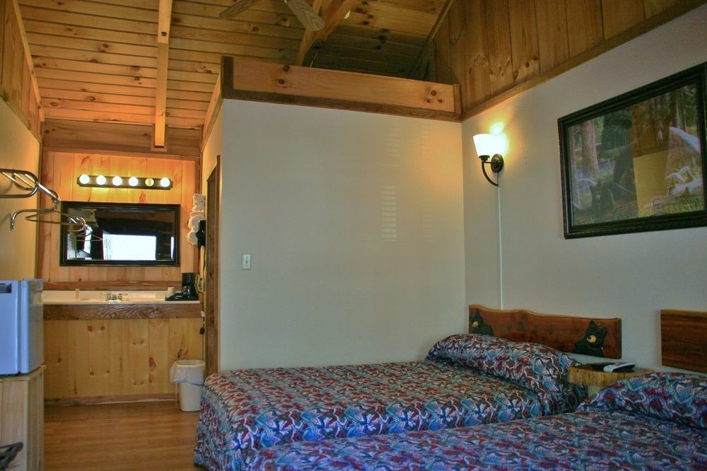 Black Bear Lodge Motel Slade Exterior photo