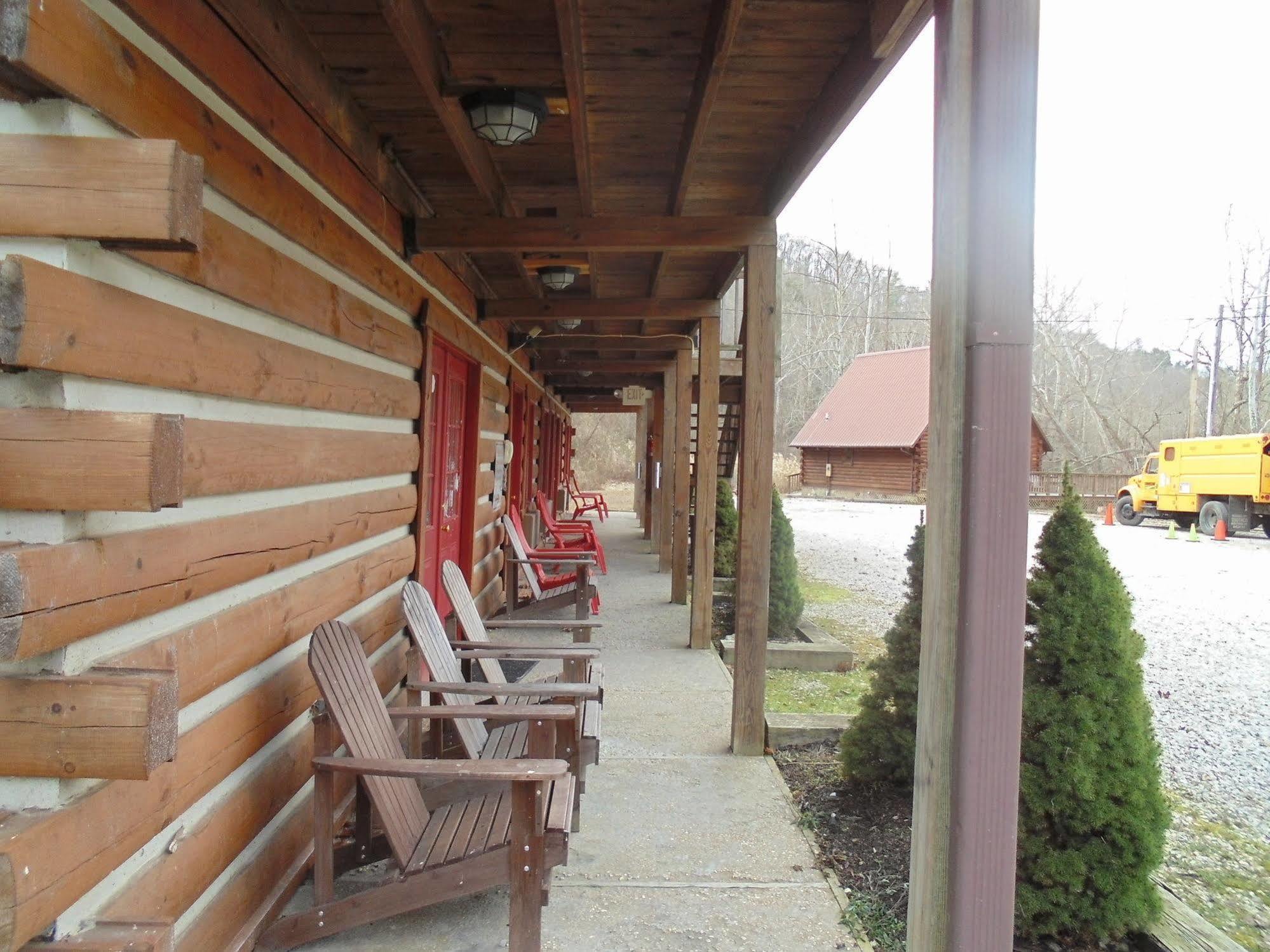 Black Bear Lodge Motel Slade Exterior photo